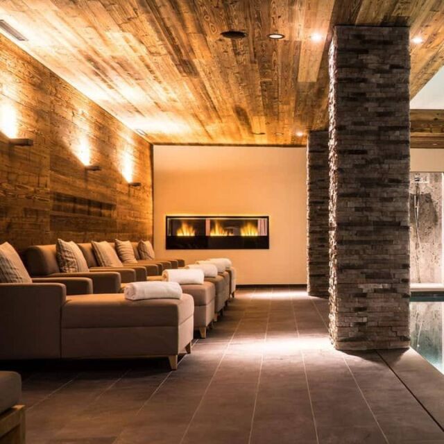Can you believe December is here?! Spa's are one of my favourite winter escapes. I love the cozy design of this spa at the @thecaprasaasfee featuring lots of wood, natural stones and a fireplace. 

What's your favourite thing to do on a cold December day?

#hotelsandresorts #hotelroomview #boutiquehotels #hotellifestyle #hotelstay #hotelrooms #hotelfireplace #hoteldesign #hotelreview #holidayrental #hotelliving #hotelgoals #hotellobby #hotelfurniture #hoteldecor #hotelstyle #hotelhideaway #hotelmanagement #hotelspa #cozydesign #hotelspa #decembergetaway #winterholidays #switzerlandwonderland #traveltheworld #visitswitzerland #exploresaasfee #inlovewithswitzerland